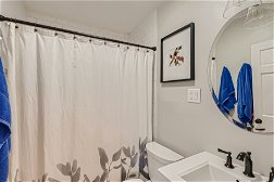 28 Bathroom 5.jpg